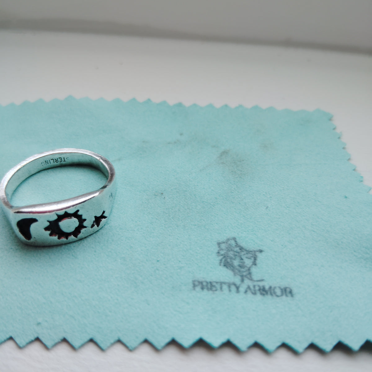 Jewelry cleaning cloths