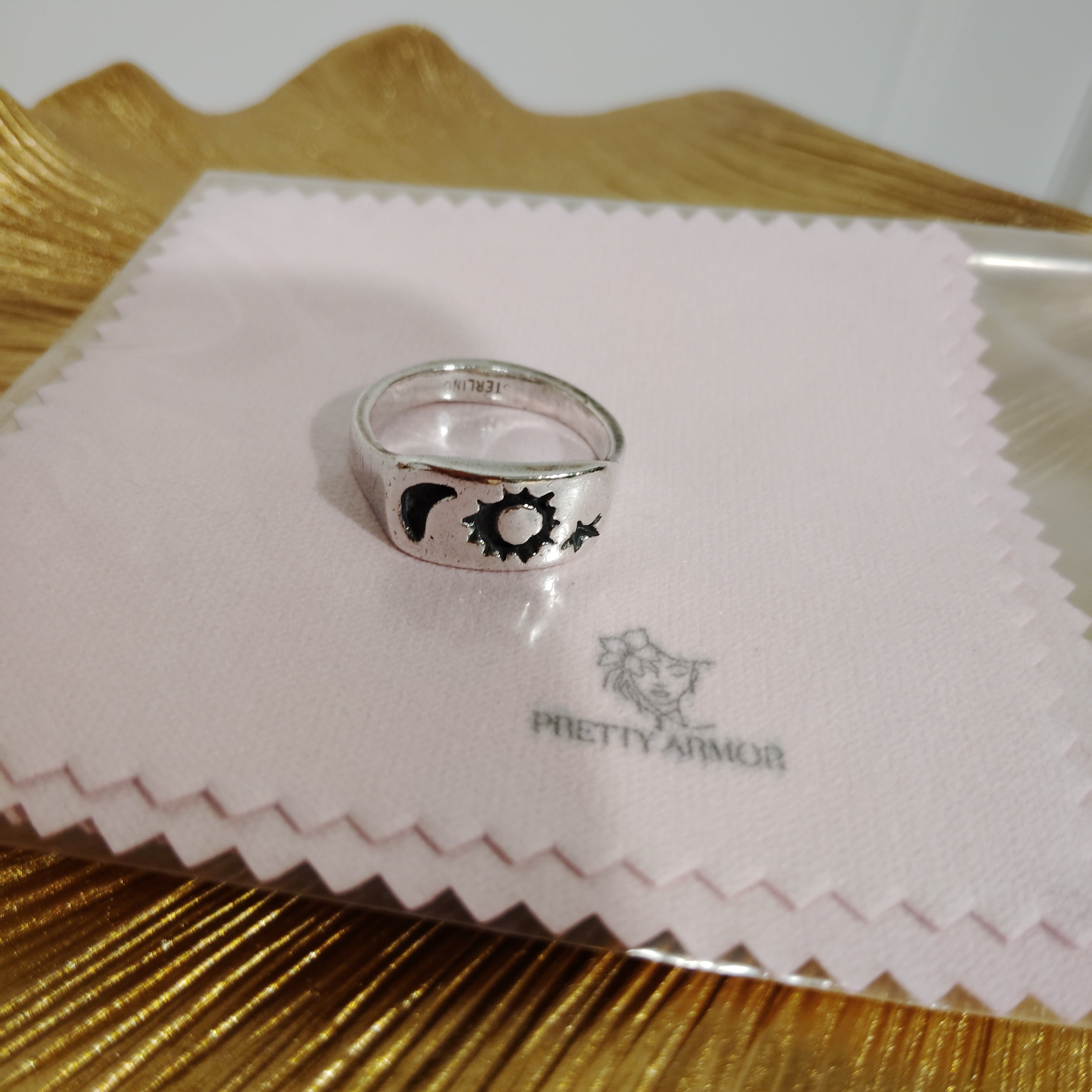 Jewelry cleaning cloths