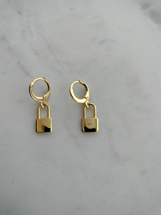 925 Sterling silver lock drop earrings plated with 18k gold🥇