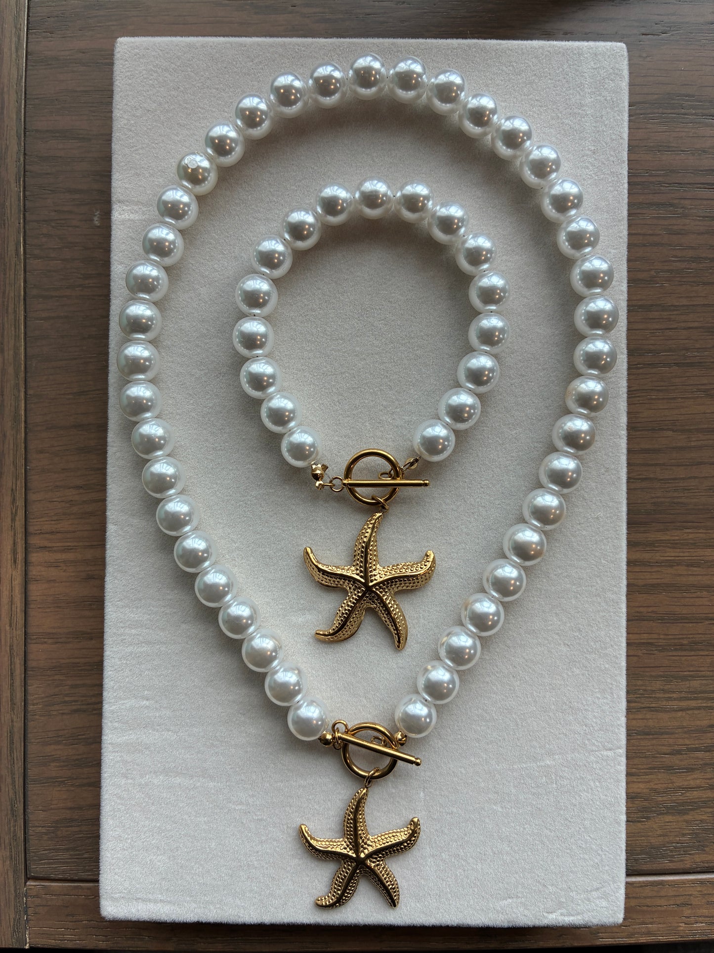 Star fish and pearls necklace and bracelet set.