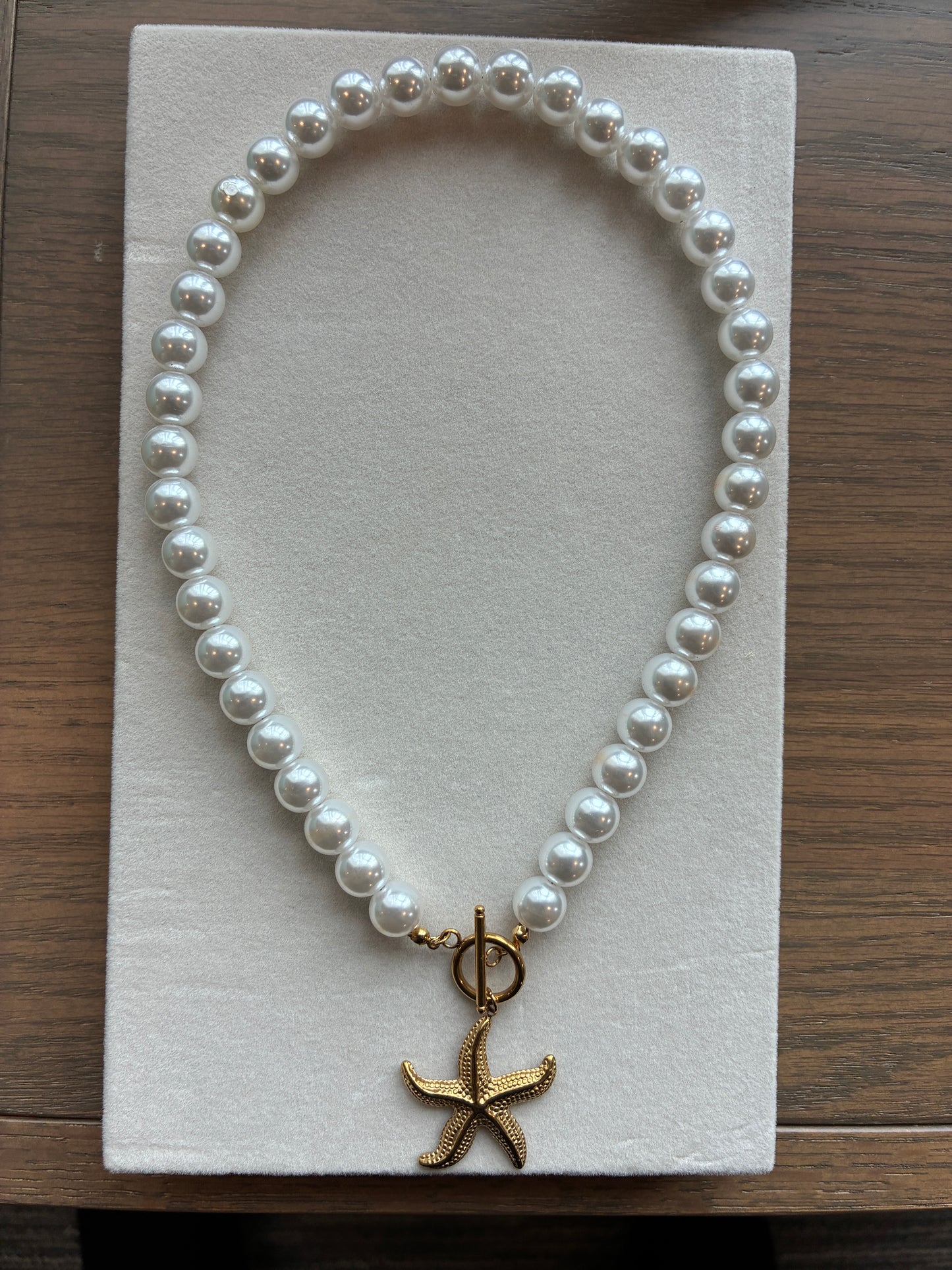 Star fish and pearls necklace and bracelet set.