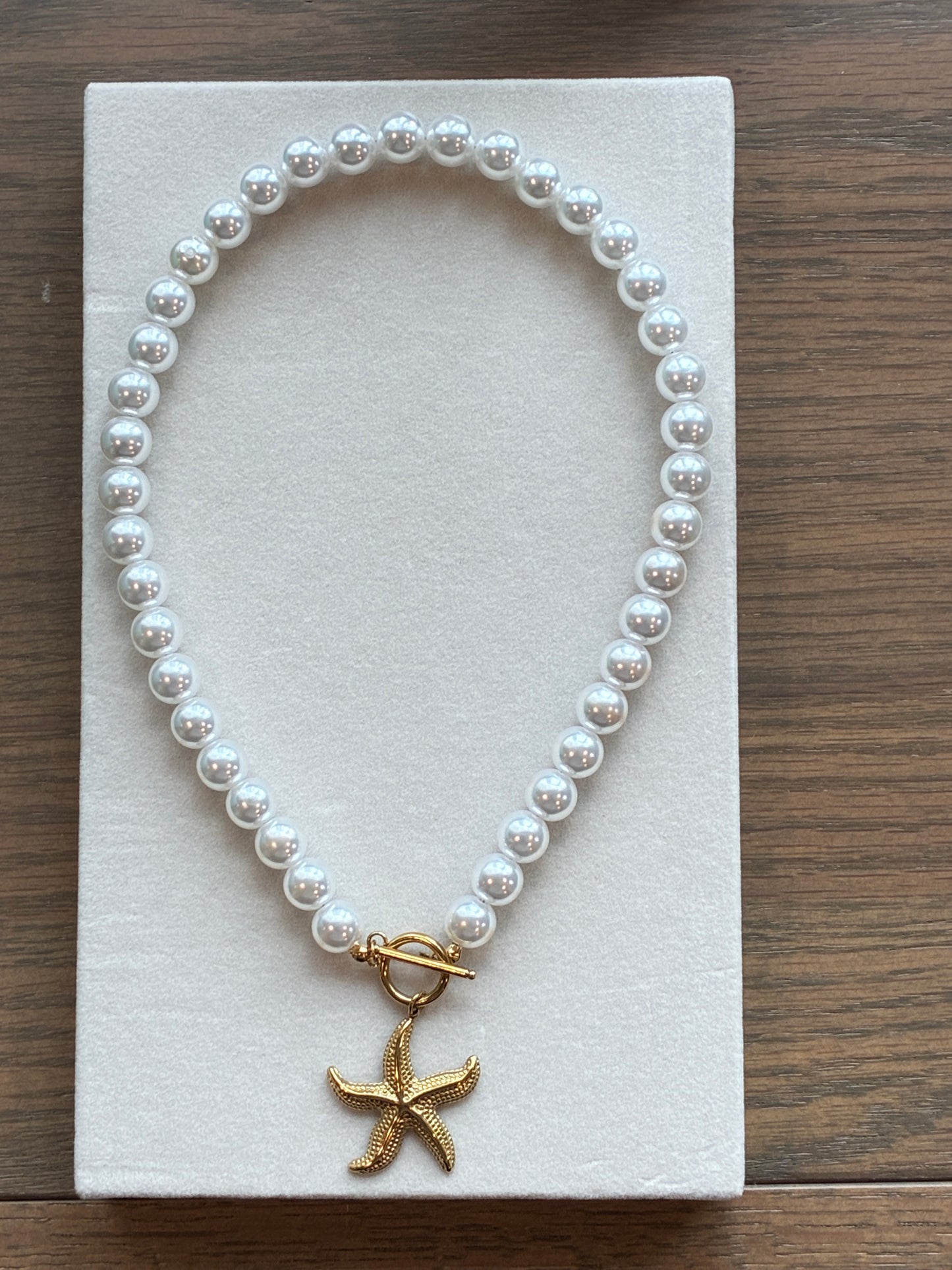 Star fish and pearls necklace and bracelet set.