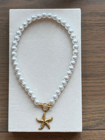 Star fish and pearls necklace and bracelet set.