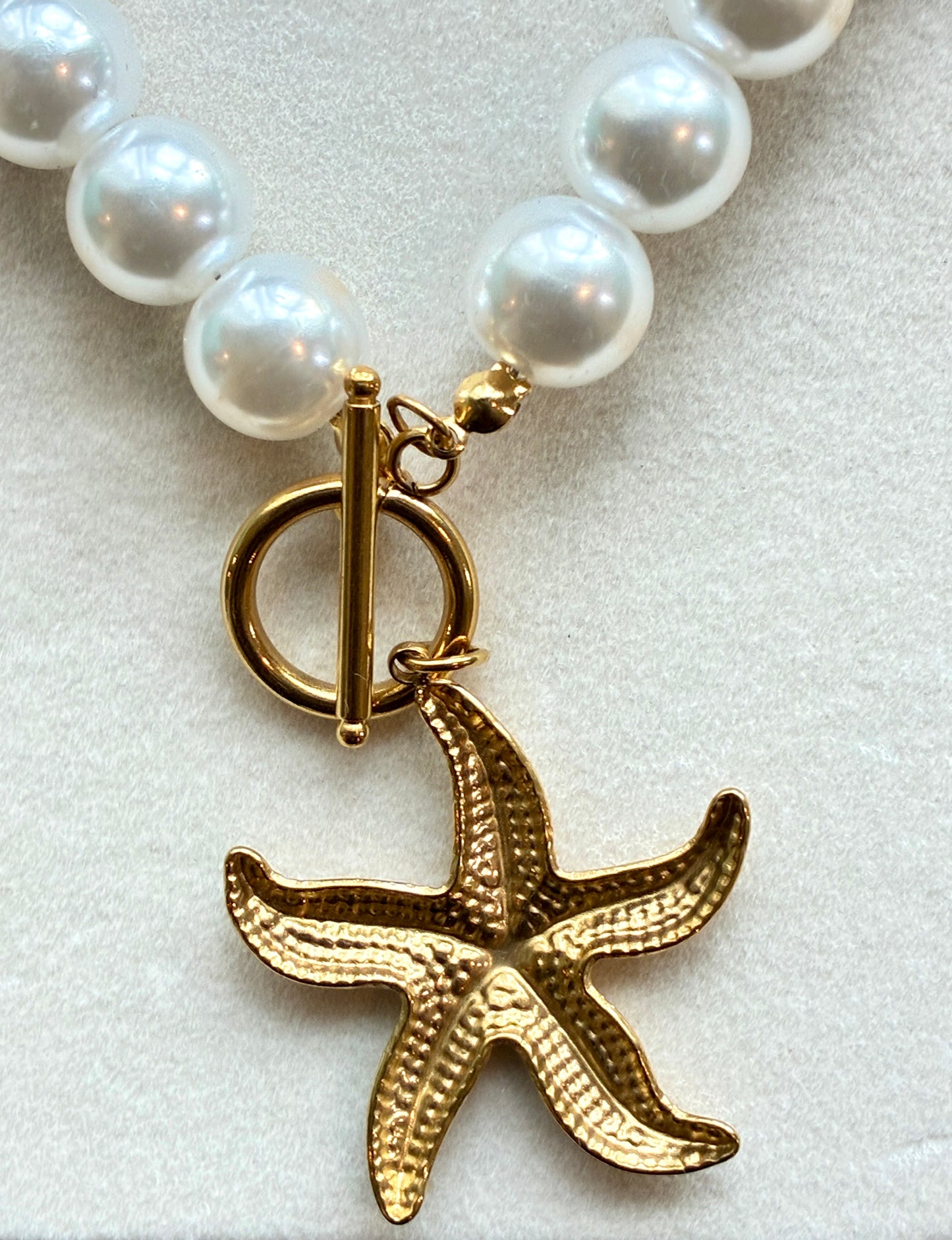 Star fish and pearls necklace and bracelet set.