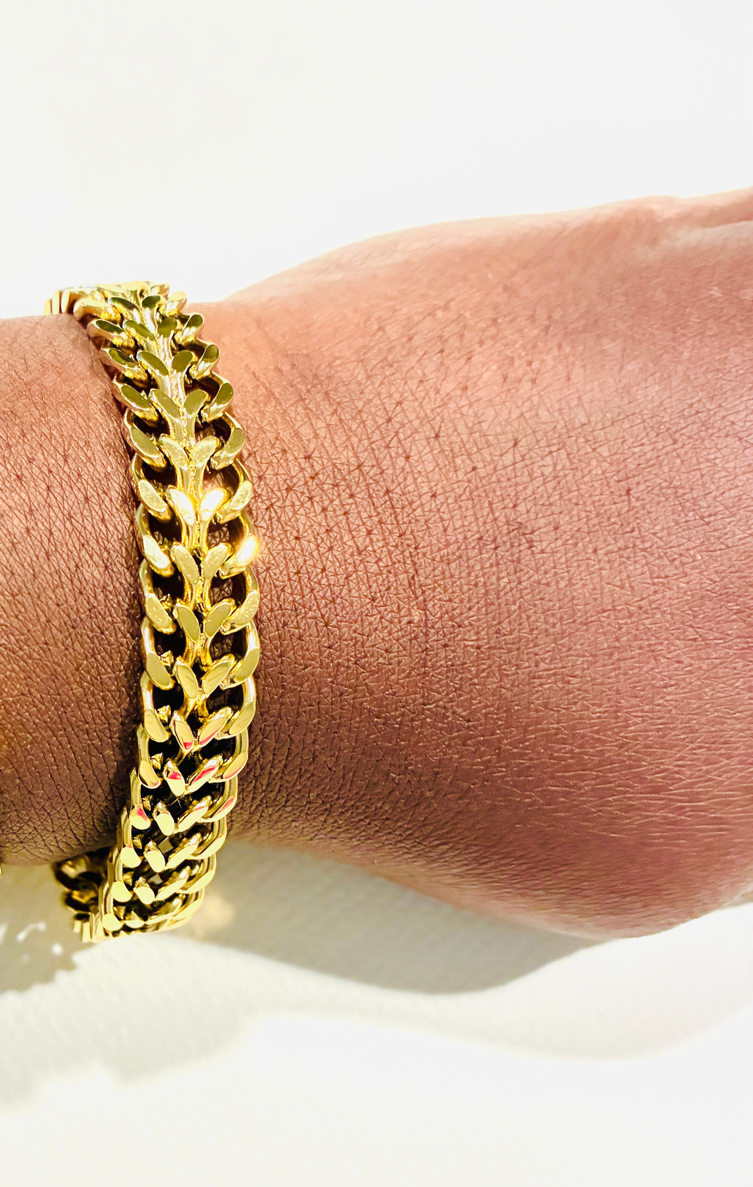 Double curb linked bracelet