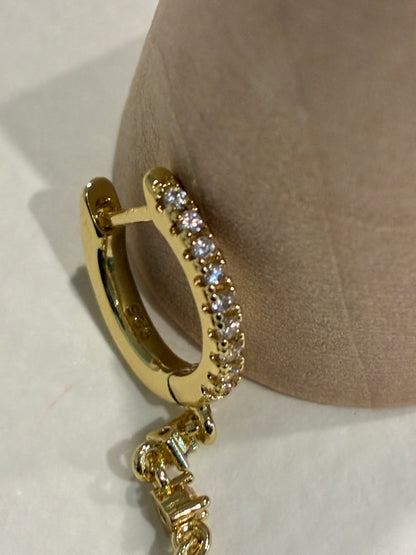 Gold swoop ear cuff