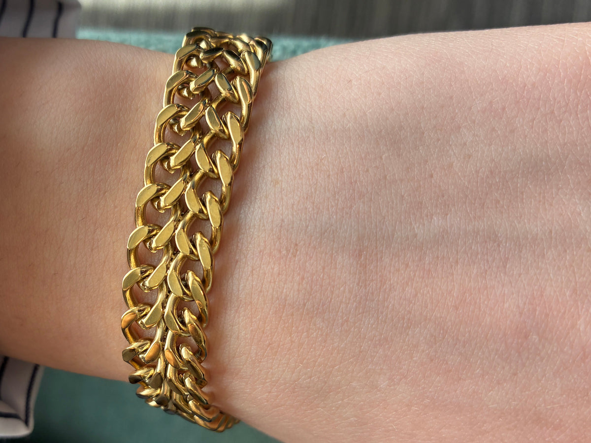 Double curb linked bracelet
