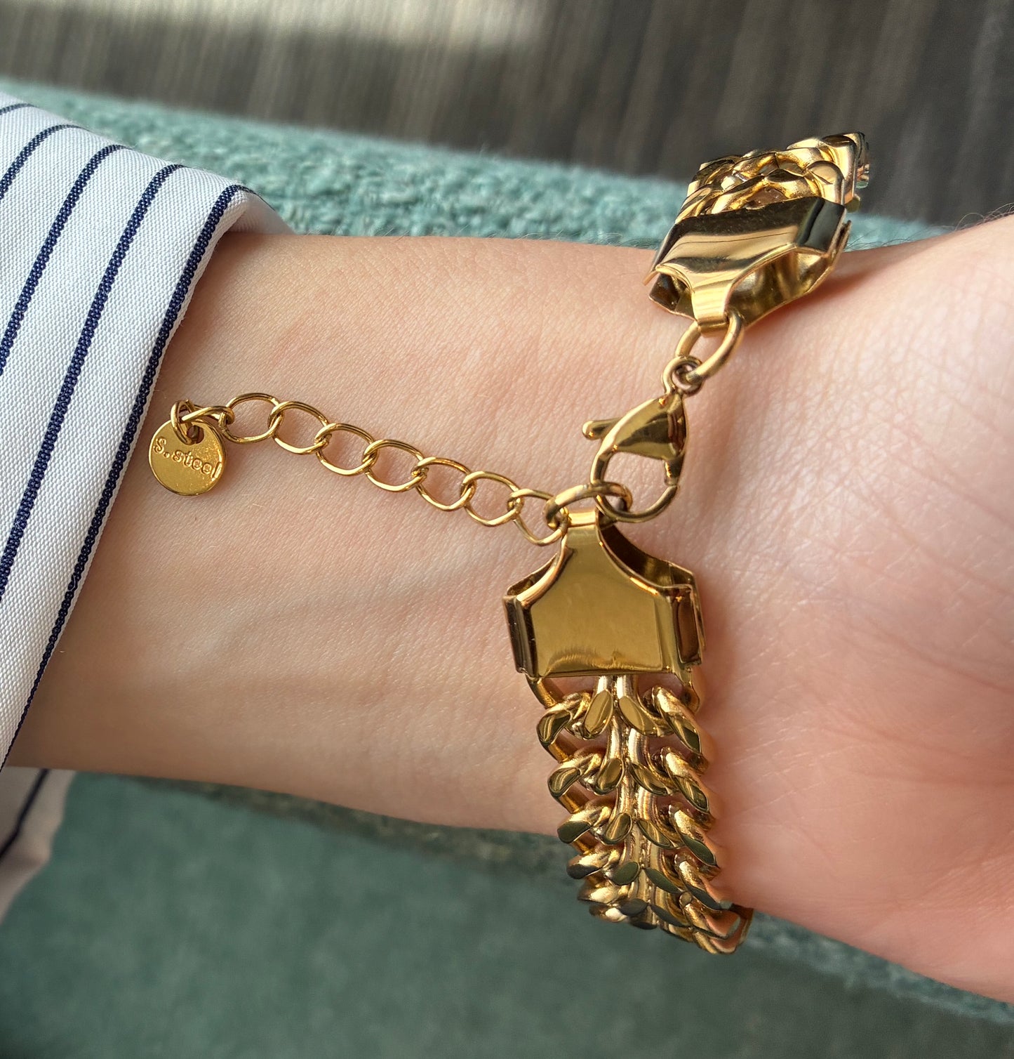 Double curb linked bracelet