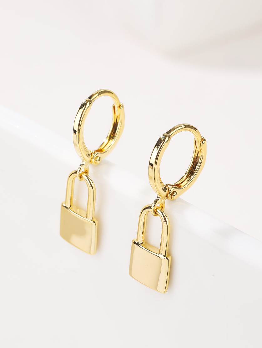 925 Sterling silver lock drop earrings plated with 18k gold🥇